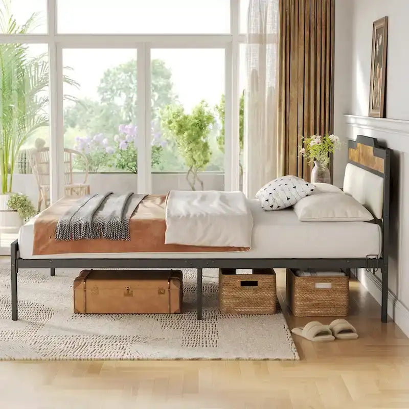 Lit Queen Size avec cadre de lit, tête et pied de lit, rangement sous le lit, marron