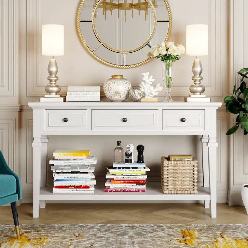 Console de style rétro classique avec trois tiroirs