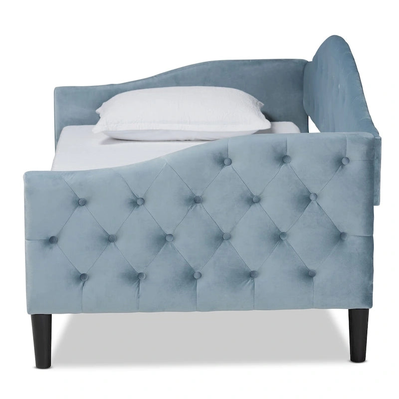 Lit de repos en velours bleu clair, style moderne et contemporain