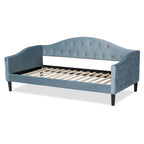 Lit de repos en velours bleu clair, style moderne et contemporain